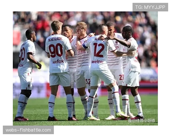 特写：绝杀后，厄德高与家人看台隔空相拥庆祝