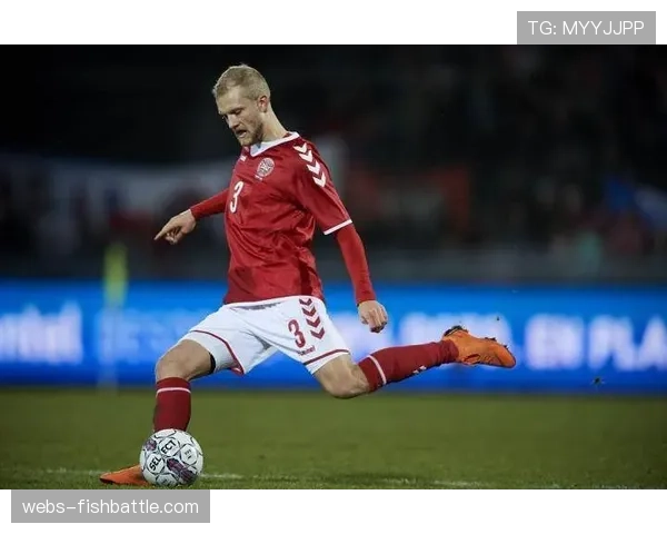 深度复盘:雷恩如何通过边路战术调整,击溃斯特拉斯堡五后卫防线 深度复盘:雷恩如何通过边路战术调整,击溃斯特拉斯堡五后卫防线